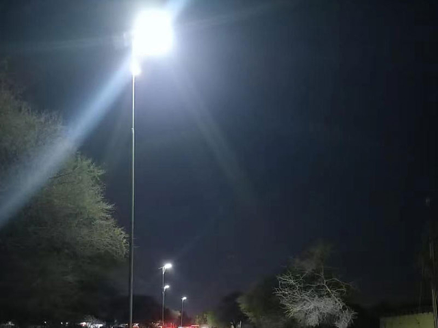 博茨瓦纳 150W 一体化太阳能路灯